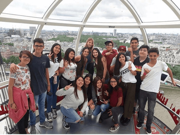 Viajar en grupo me ayudó a tener apoyo y seguridad para aprender inglés