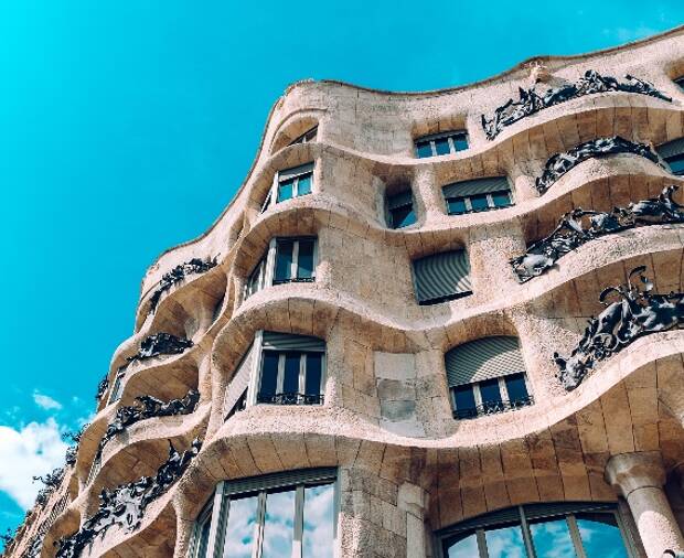 ١٠ أسباب لتحب برشلونة