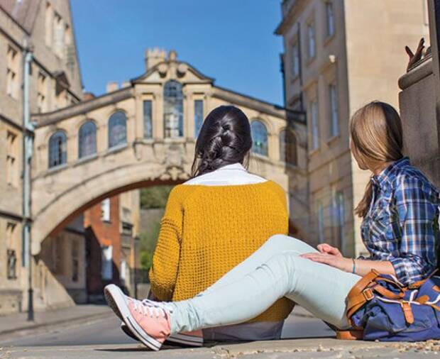 So bewirbst du dich an einer Universität in England