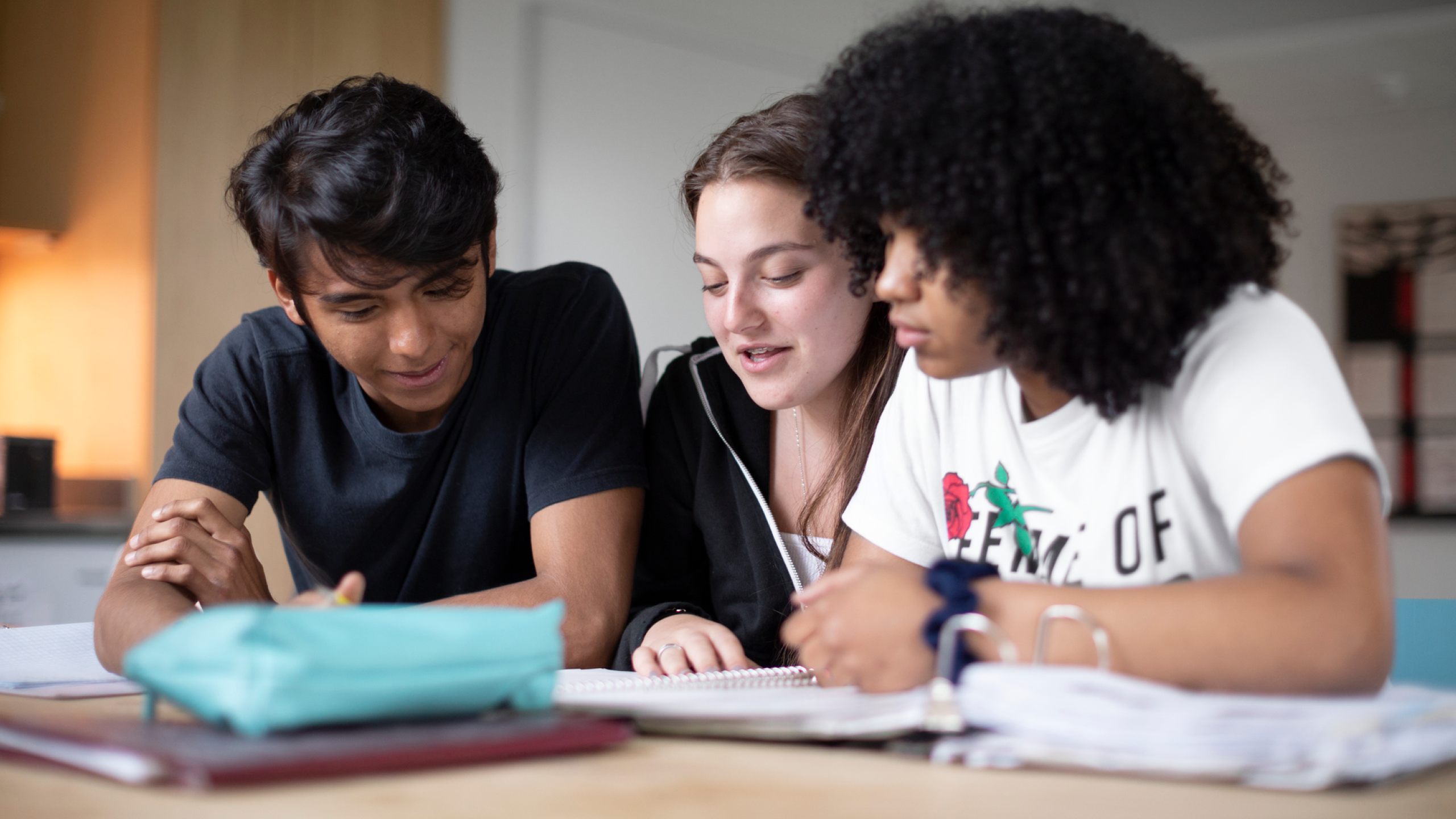 Estudiantes aprendiendo