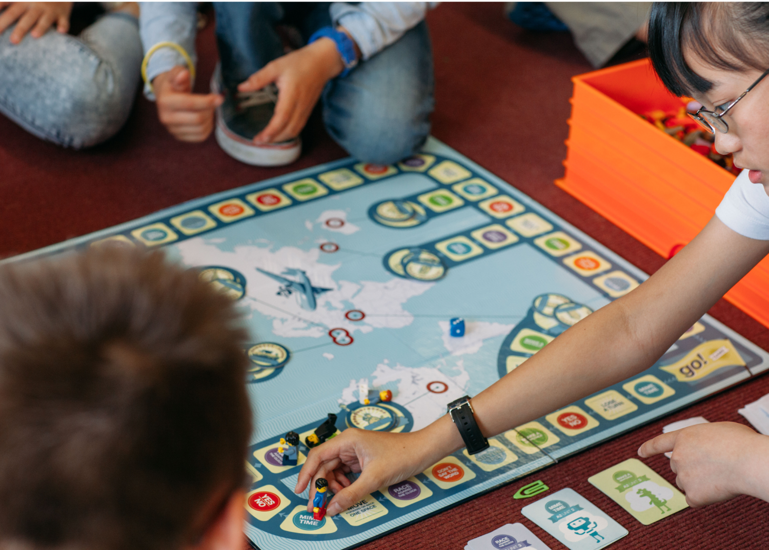 Studenten die een spel spelen