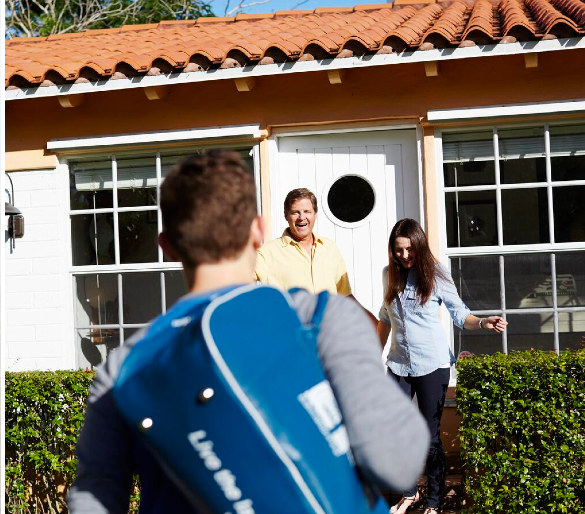Students Meeting Host Family