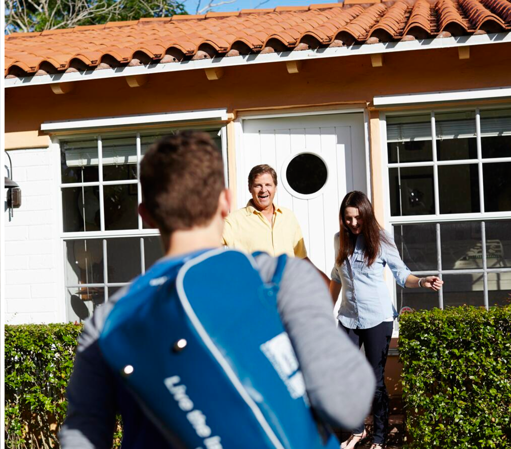 Students Meeting Host Family