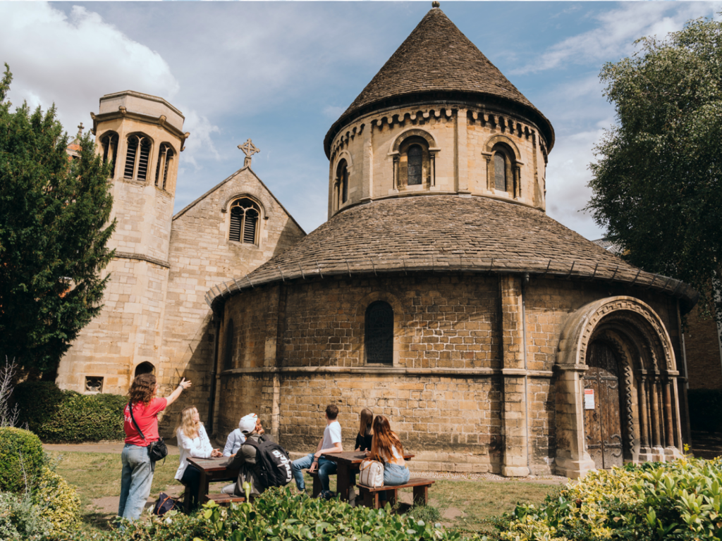Students At The Round Church