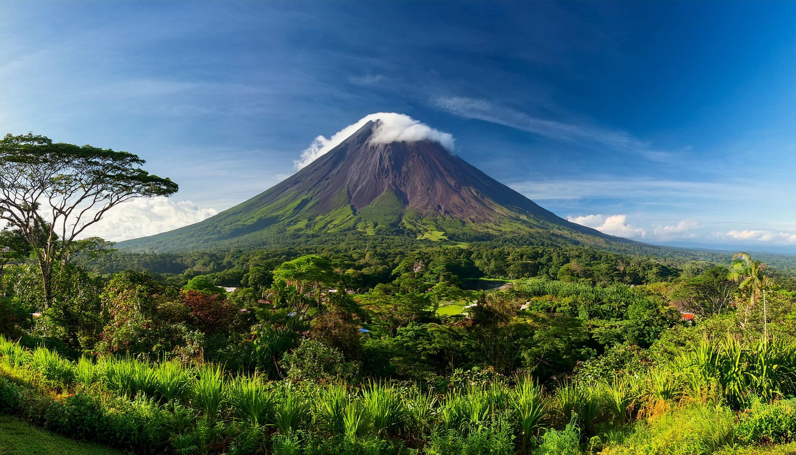 La Fortuna and Arenal Volcano, showcasing Costa Rica’s iconic volcanic