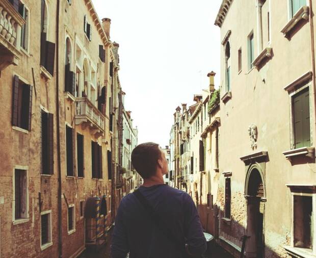 30 signs you’re addicted to travel