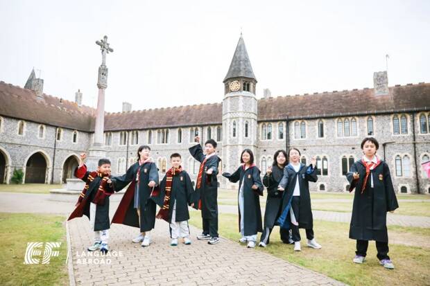Du Học Hè Anh Tại EF Brighton: Hành Trình Chạm Đến Ước Mơ Tại "Học Viện Phép Thuật" Đời Thực