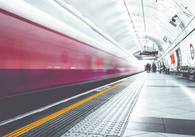 Jak ze sebe v londýnském metru neudělat blbce