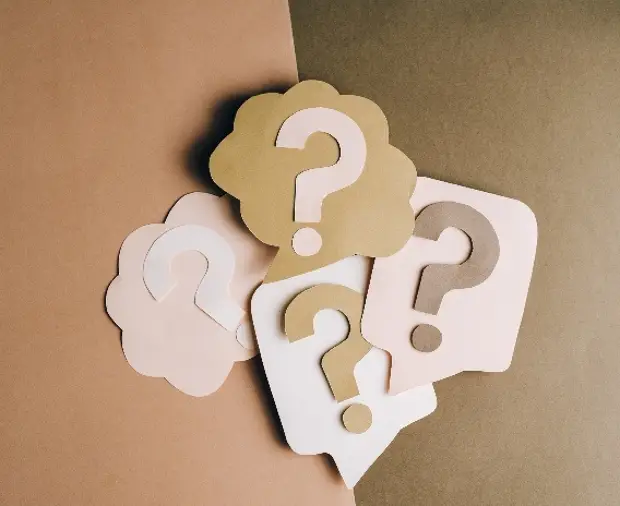 7 phrases courantes en anglais qui induisent en erreur même les locuteurs natifs