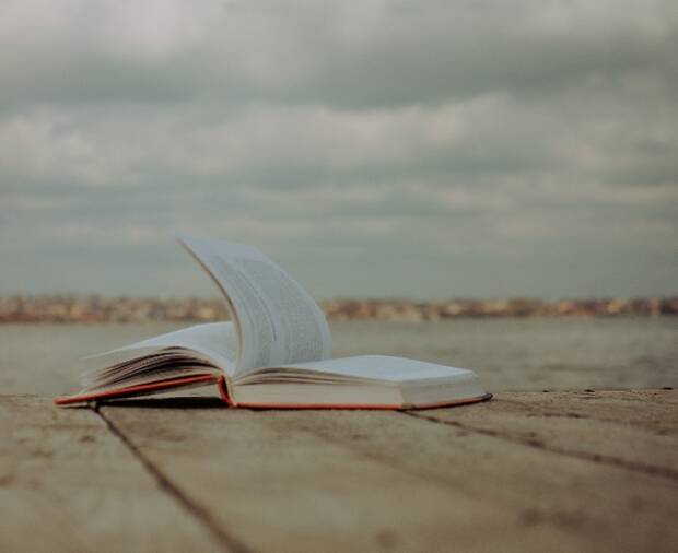 8 كتب ديستوبية لمساعدتك في تعلم اللغة الإنجليزية