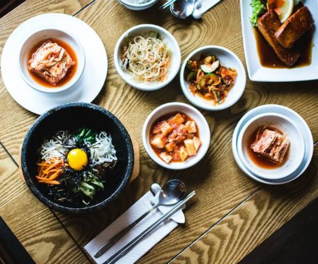 Mehr als Sushi & Ramen: 8 Gerichte die man in Japan essen muss