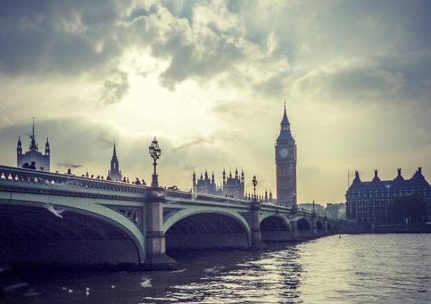 Pose, snap, “smoast”: An Instagram guide to #London