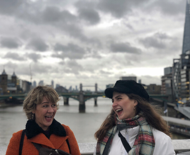 EF Connects: Hülya Gülşen ve Çağla Irmak, Türk Tiyatrosu Sanatçıları