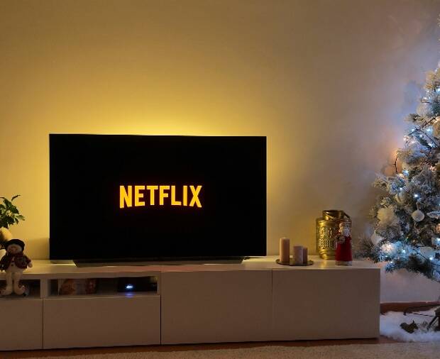 8 séries de Natal na Netflix para aprender uma língua