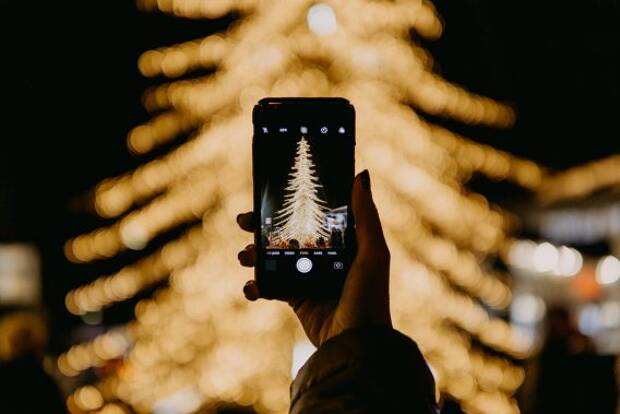 Regali di Natale originali: Perchè una vacanza studio è meglio di uno smartphone