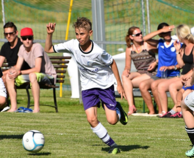 Noah, 14 reist 2 Wochen zum Chelsea Football Camp nach London