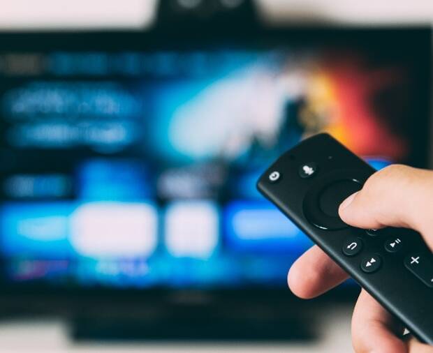 7 tv-sarjaa, joista voit omaksua brittiläistä huumorintajua