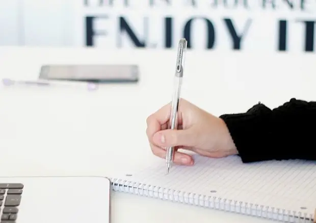 6 إيجابيات لتعلم لغة جديدة بعمر كبير